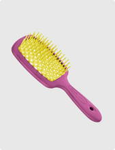 Load image into Gallery viewer, Janeke Superbrush gently and effectively detangles thanks to its soft tips and its particular beehive perforation allows for very quick drying. Also perfect in the shower or with damp hair, to apply the cream and detangle in just a few steps.   Very useful for delicate baby hair and on extensions: its soft tips detangle in a super delicate way