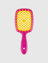 Load image into Gallery viewer, Janeke Superbrush gently and effectively detangles thanks to its soft tips and its particular beehive perforation allows for very quick drying. Also perfect in the shower or with damp hair, to apply the cream and detangle in just a few steps.   Very useful for delicate baby hair and on extensions: its soft tips detangle in a super delicate way