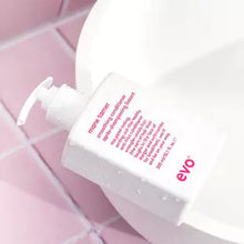 Load image into Gallery viewer, Evo Mane Tamer Smoothing Conditioner