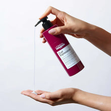 Load image into Gallery viewer, L'oreal Professional Curl Expression Cream-In-Jelly Definition Activator is a A paraben- and silicone-free defining gel-cream that instantly actives 3B-4C curl and coil patterns to define, reduce frizz, and hydrate curls with medium