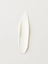 Load image into Gallery viewer, Get stronger, shinier and more radiant hair with this nutrient-rich mask, packed with vitamin C, plant-based squalene and shea butter to help increase collagen and add elasticity. AG Reconstruct Vitamin C Strengthening Mas