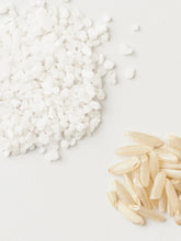 Load image into Gallery viewer, AG Simply Dry Shampoo Rice and tapioca starches soak up excess oil, leaving hair revitalized. Perfect if you don’t wash your hair every day but want it feeling refreshed. Shake well and spray on roots. Massage and comb through..