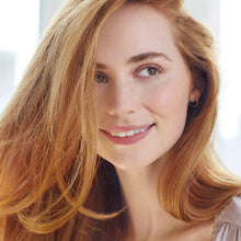 Load image into Gallery viewer, Living Proof Weightless mask how to use After shampooing, apply generously from roots to ends, leave on for five minutes. Rinse. Use 1-2 times per week as needed as a conditioner replacement.