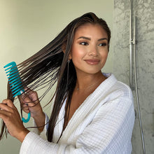 Load image into Gallery viewer, FOR BLONDE & SILVER HAIR COLOR BALANCE PURPLE CONDITIONER Mellow the yellow and banish dryness on highlighted blonde, silvery gray, and Ombré looks with this instant, neutralizing conditioner for color-treated hair; it hydrates beautifully while kicking brassy tones to the curb. Counteracting the unwanted warmth, powerful ingredients strengthen/protect hair from the elements, leaving it cool, manageable, shiny, and easy to style.