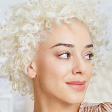 Load image into Gallery viewer, Living Proof Restore Repair Mask Repair hair, in just minutes. This restorative mask transforms dry, damaged hair to look and feel healthier. It deeply nourishes hair while reversing damage and protecting it from future damage. Hair will be left feeling soft, shiny and smooth.