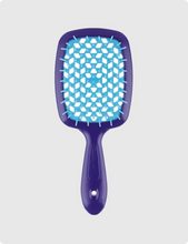 Load image into Gallery viewer, Janeke Superbrush&nbsp;gently and effectively detangles thanks to its soft tips and its particular beehive perforation allows for very quick drying. Also perfect in the shower or with damp hair, to apply the cream and detangle in just a few steps.
