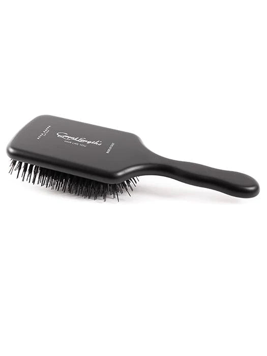 The Paddle Hair Extension Brush by Great Lengths is ideal for hair extension wearers or those with naturally thick hair. This brush is designed to gently detangle curly and/or thick hair.